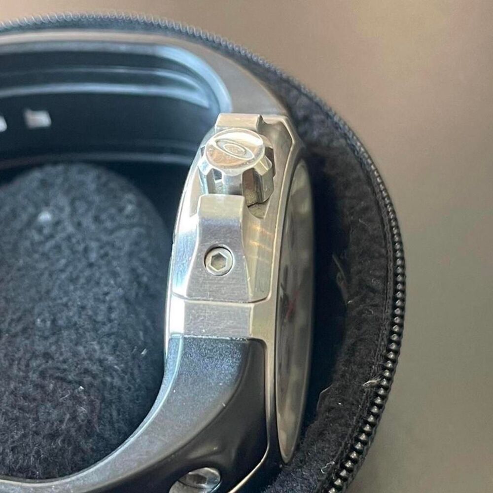 Oakley Men's Watch - Picture 3 of 4